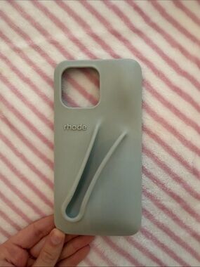 RHODE Silicone Phone Case with Built-In Grip Strap in Light Gray